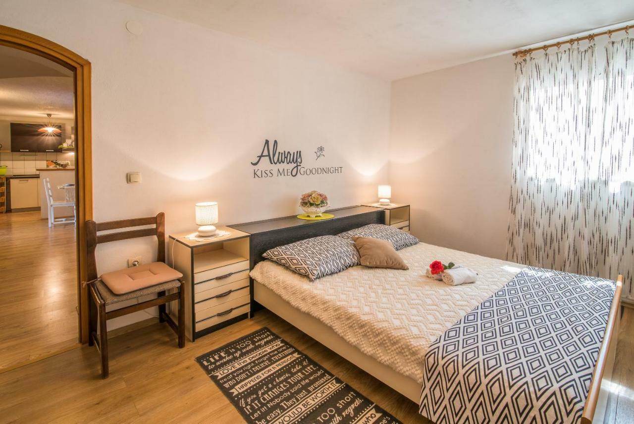 Apartmani Marija Malinska Exterior photo