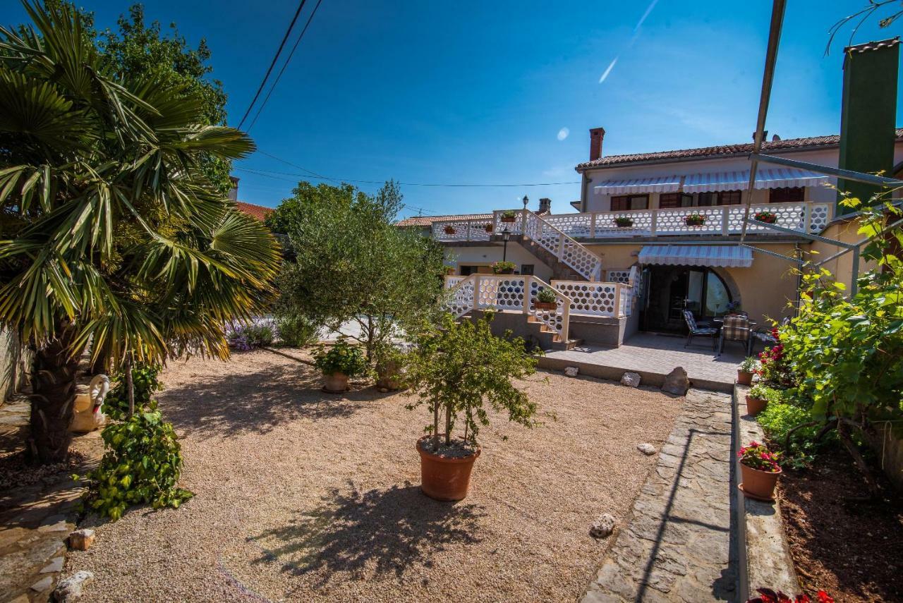 Apartmani Marija Malinska Exterior photo