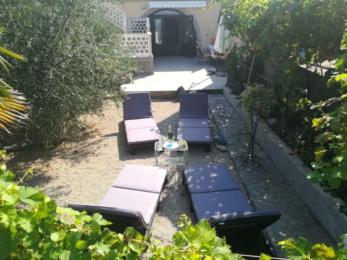 Apartmani Marija Malinska Exterior photo